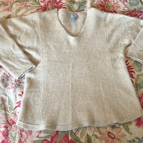 PURE CASHMERE Size 12 Cashmere V-Neck Ribbed Design Sweater Oatmeal Timeless - Picture 11 of 14